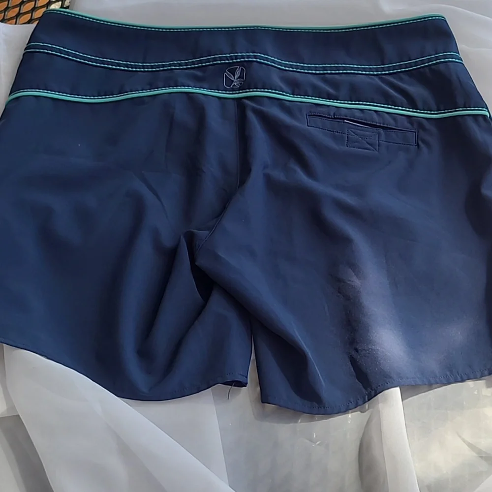 Carve Designs Swim Shorts. Size 6 - Picture 4 of 6
